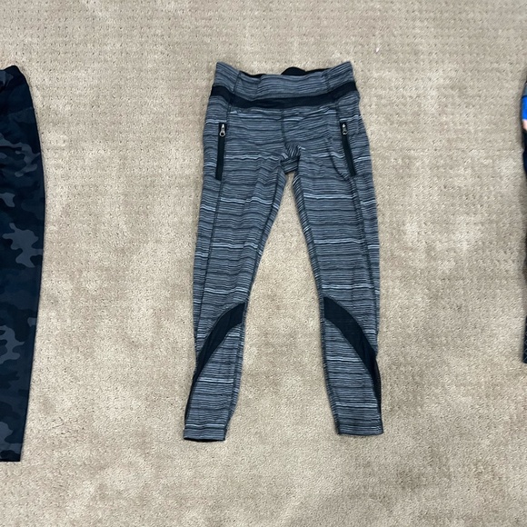 Lululemon Black and White small striped leggings - Picture 1 of 4